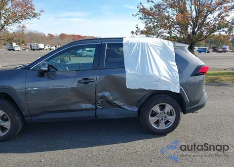 2022 Toyota Rav4 Xle z USA, uszkodzony, nr VIN 2T3P1RFV6NW308439